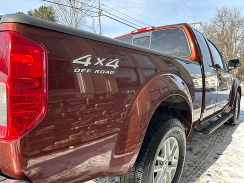 Used 2017 Nissan Frontier SV image 6