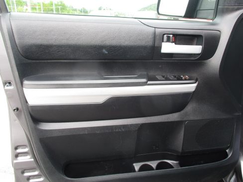 Used 2017 Toyota Tundra SR5 image 25
