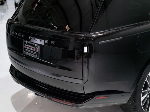 Used 2025 Land Rover Range Rover SE image 36