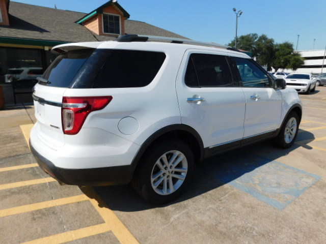Used 2014 Ford Explorer FWD XLT image 9
