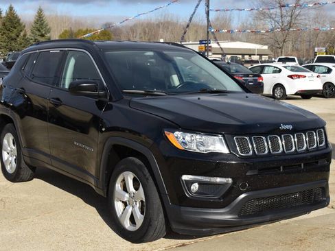 Used 2018 Jeep Compass Latitude w/ Popular Equipment Group AWD/4WD image 1