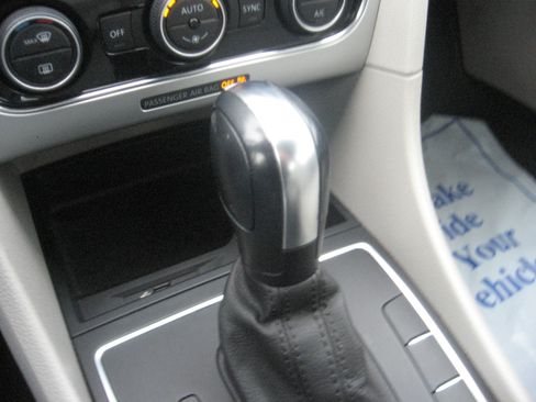 Used 2016 Volkswagen Passat 1.8T image 12