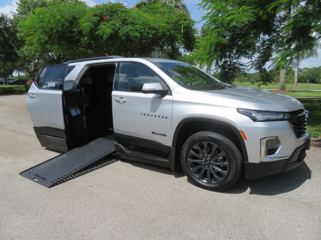 Used 2022 Chevrolet Traverse FWD RS image 8