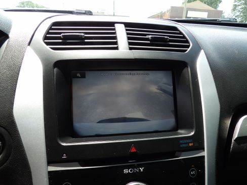 Used 2014 Ford Explorer 4WD Sport image 11