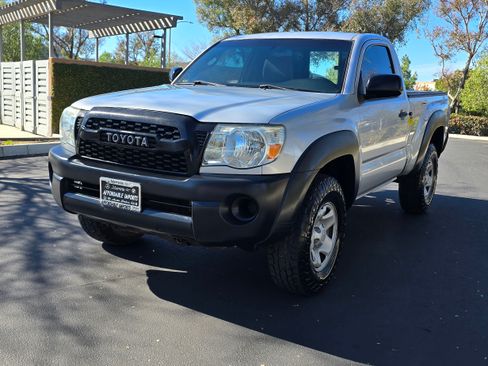 Used 2011 Toyota Tacoma Off-Road image 13
