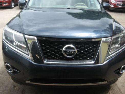 Used 2015 Nissan Pathfinder 4WD image 2