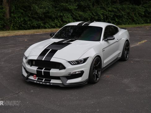 Used 2016 Ford Mustang Shelby GT350 image 2