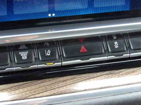 Used 2024 Chevrolet Silverado 2500 LT image 29