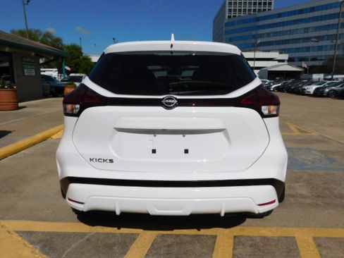 Used 2024 Nissan Kicks S image 6