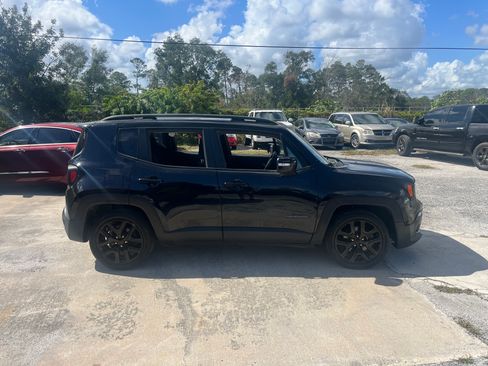 Used 2018 Jeep Renegade Sport image 3