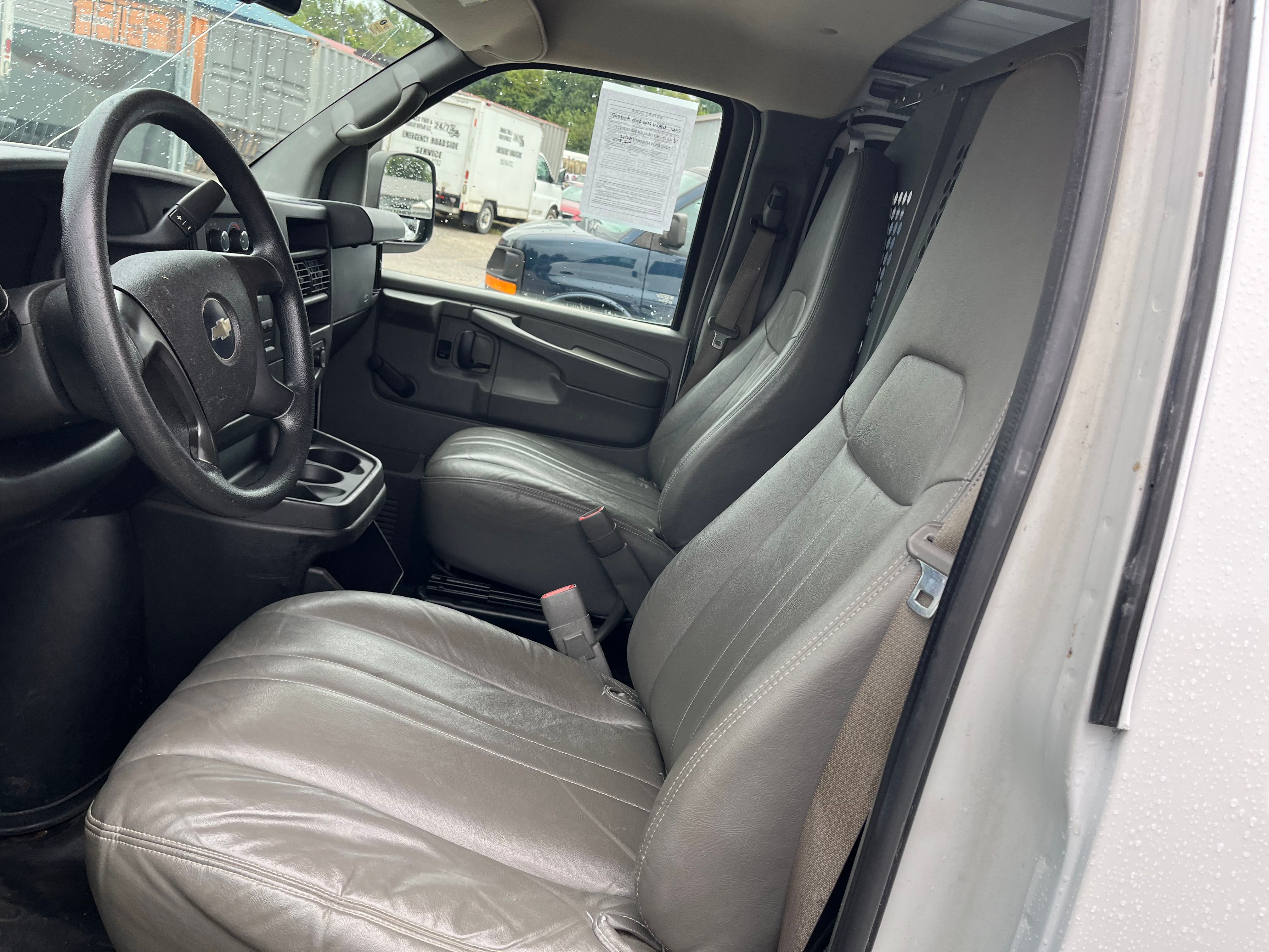 Used 2010 Chevrolet Express 2500 RWD image 14