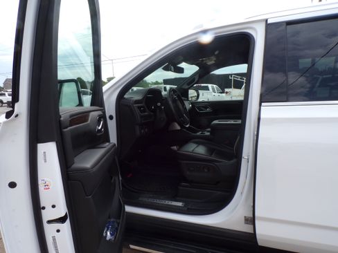 Used 2022 Chevrolet Suburban Premier image 6