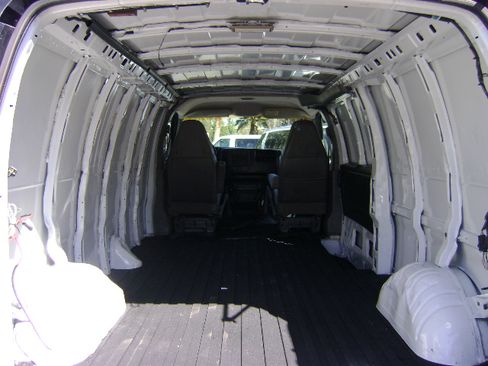 Used 2003 Chevrolet Express 3500 image 12