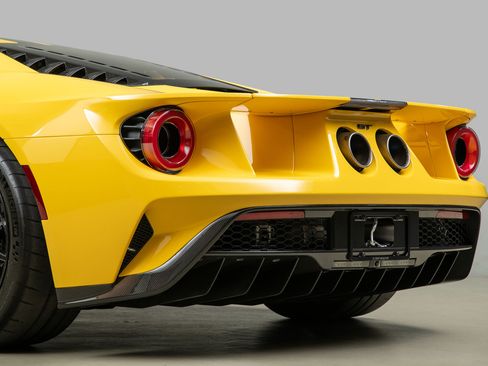 Used 2021 Ford GT Carbon Series RWD image 57