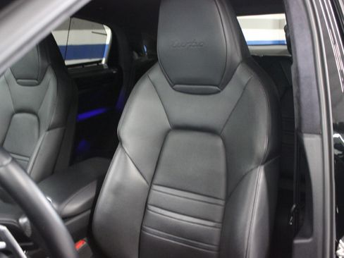 Used 2020 Porsche Cayenne Turbo Coupe AWD/4WD image 28