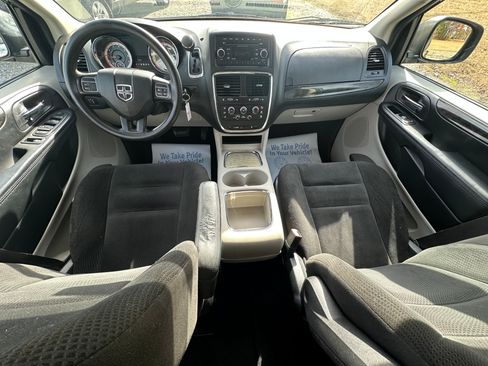 Used 2016 Dodge Grand Caravan SXT image 10