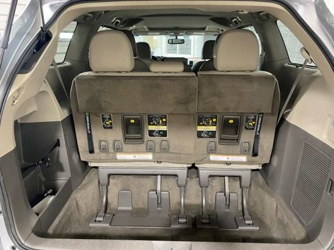Used 2017 Toyota Sienna XLE Minivan FWD image 24