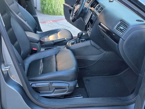 Used 2017 Volkswagen Jetta SE image 21