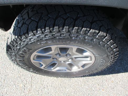 Used 2018 Jeep Wrangler Sport S image 20