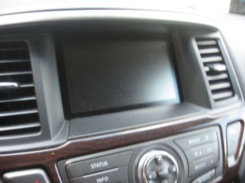 Used 2013 Nissan Pathfinder 4WD image 11