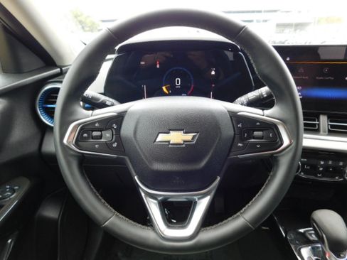 Used 2024 Chevrolet Trax LT image 12