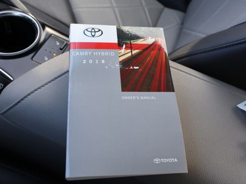 Used 2018 Toyota Camry XLE image 32