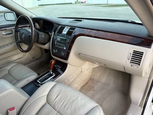 Used 2009 Cadillac DTS Luxury image 12