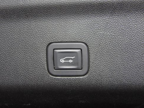 Used 2025 Chevrolet Tahoe 2WD Premier image 33