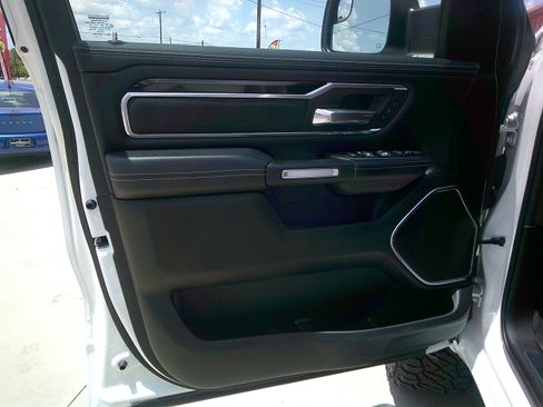 Used 2019 RAM 1500 Laramie AWD/4WD image 13