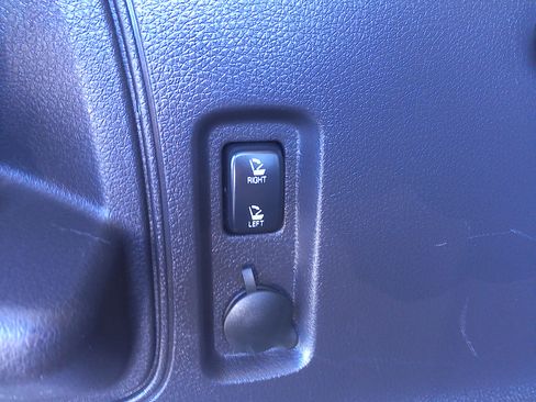 Used 2013 Ford Edge SEL image 34