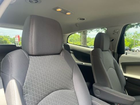 Used 2011 Chevrolet Traverse LT image 21