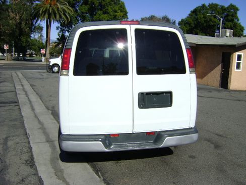 Used 2001 Chevrolet Express 3500 LS image 6