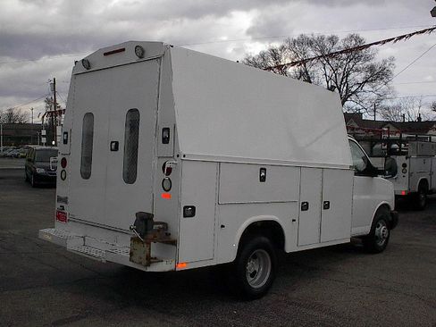 Used 2015 Chevrolet Express 3500 image 4