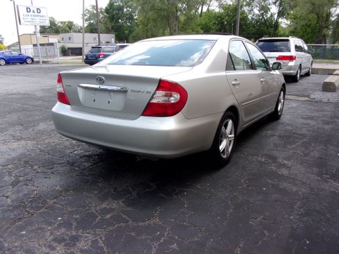 Used 2004 Toyota Camry XLE FWD image 4