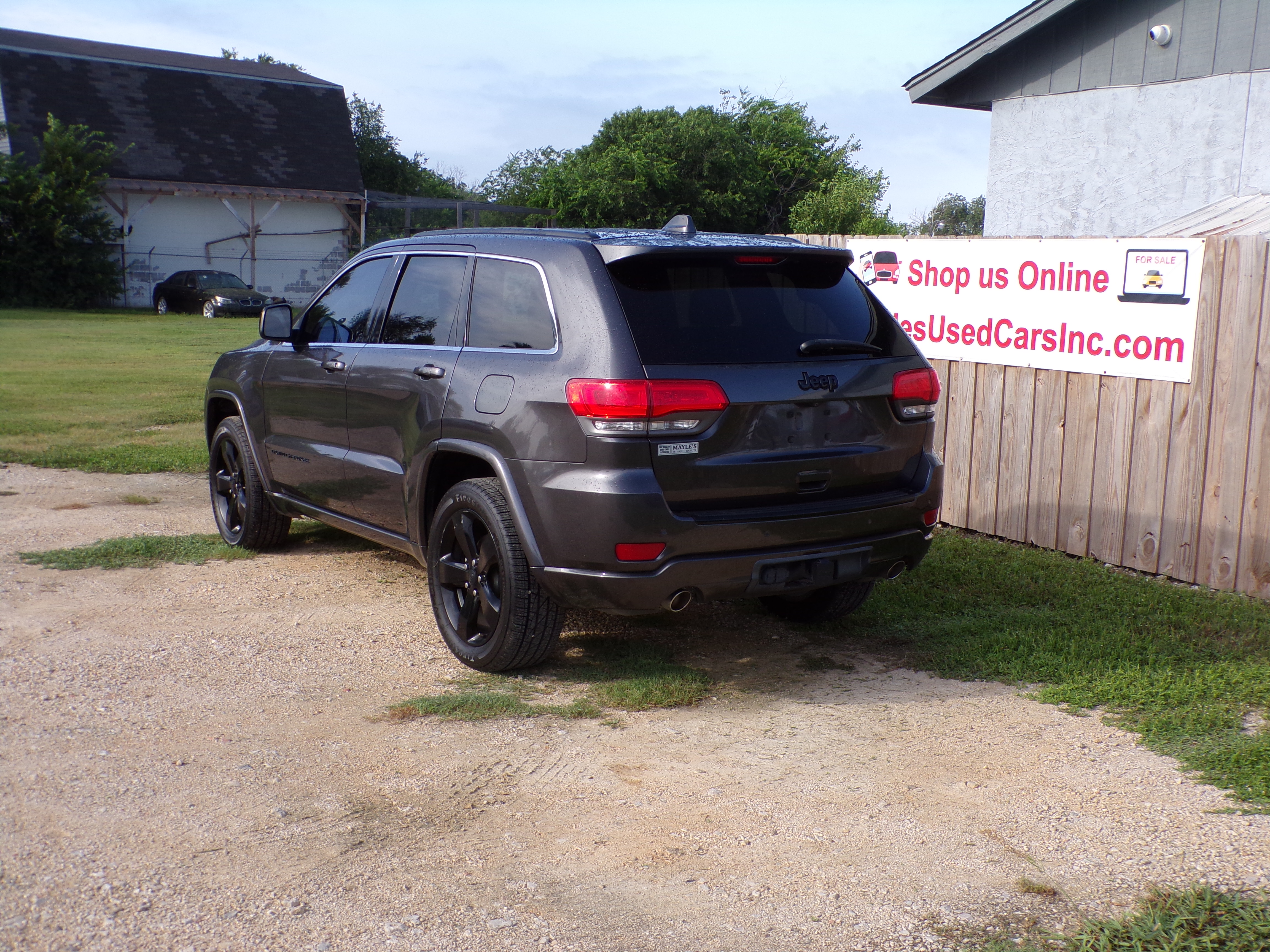 Used 2015 Jeep Grand Cherokee Altitude RWD image 3