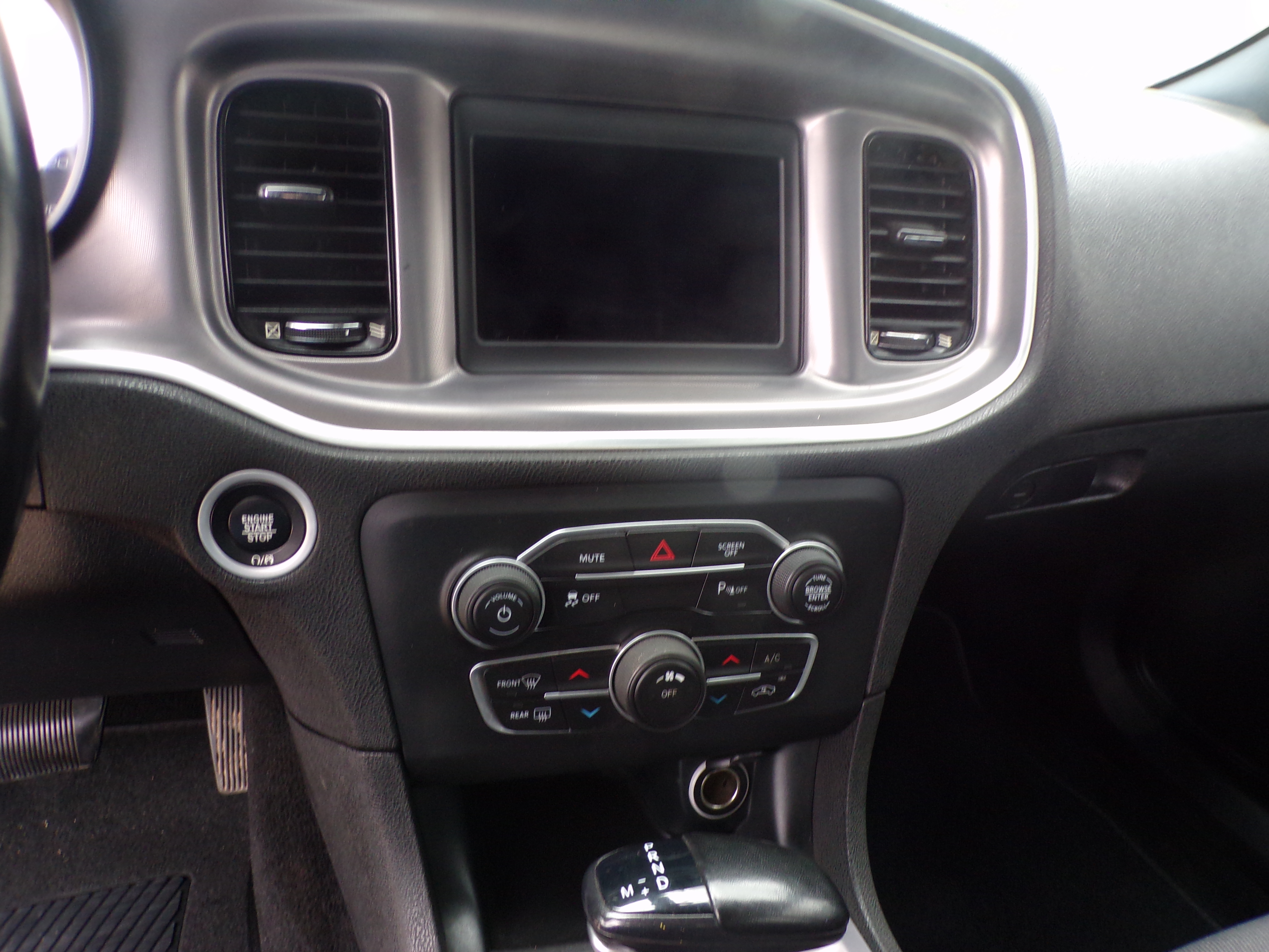 Used 2020 Dodge Charger SXT RWD image 11