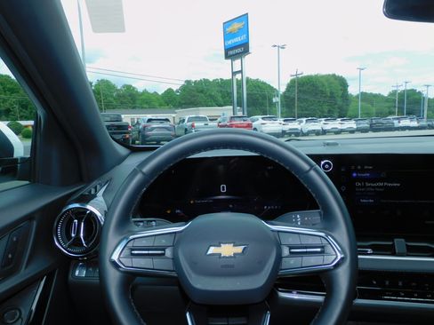 Used 2026 Chevrolet Equinox FWD LT w/ 1LT image 2