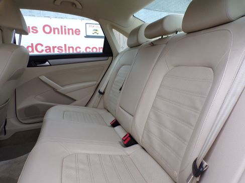 Used 2015 Volkswagen Passat 1.8T SE image 7