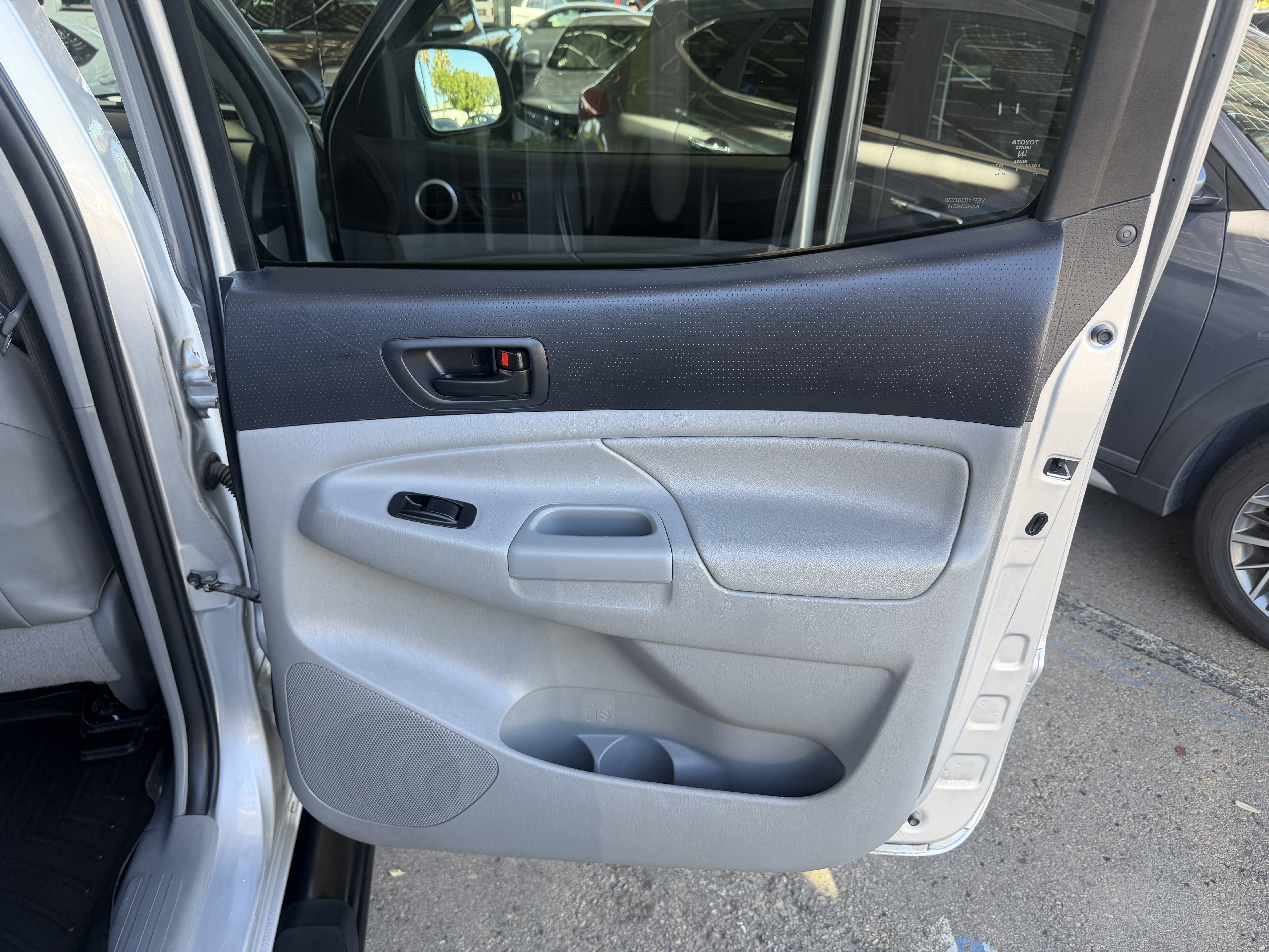 Used 2013 Toyota Tacoma 4x4 Double Cab Limited image 29