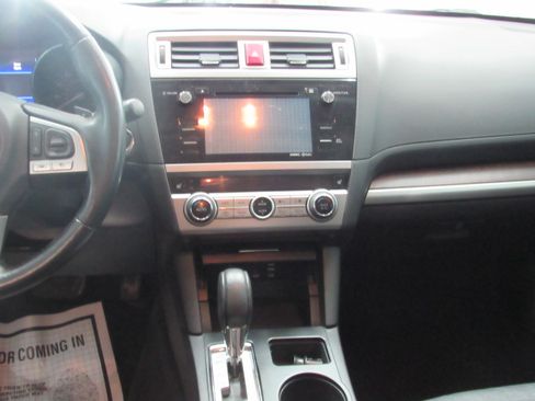 Used 2016 Subaru Outback 3.6R Limited image 20