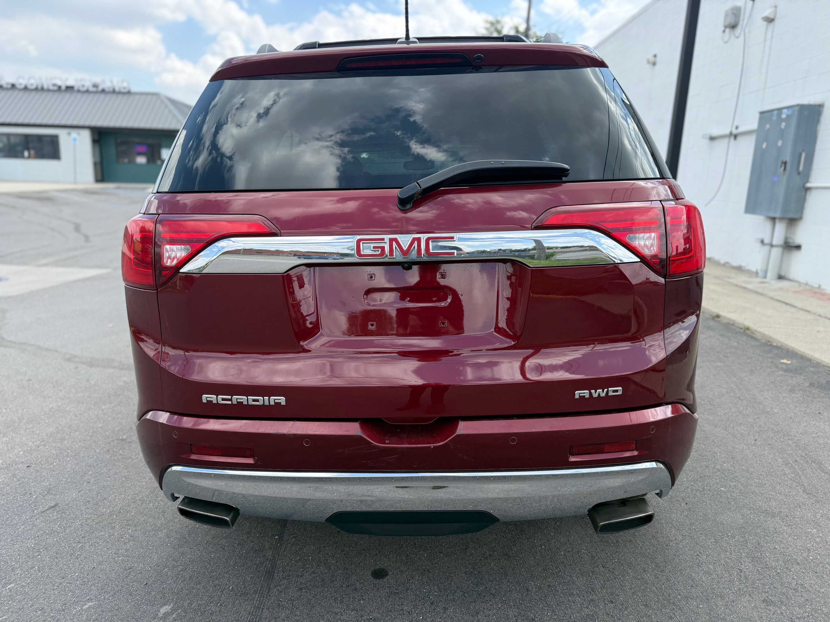 Used 2018 GMC Acadia AWD Denali image 5