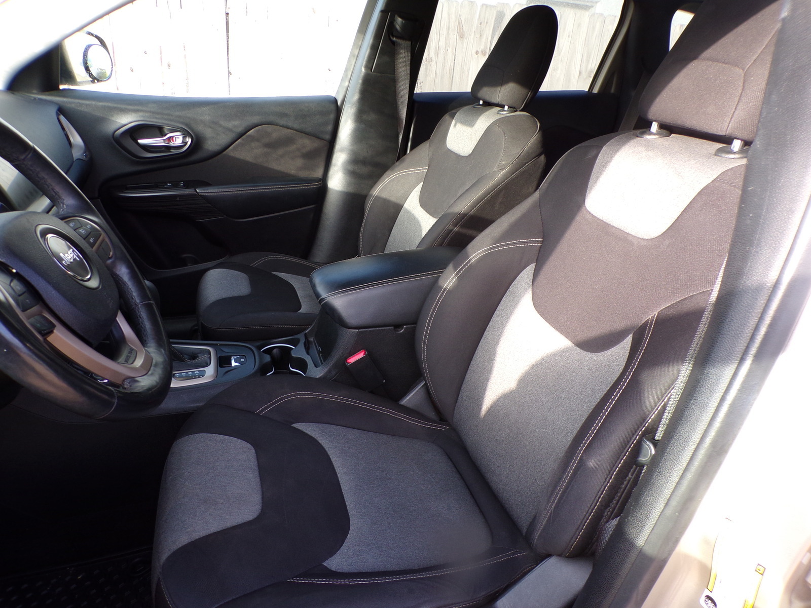 Used 2014 Jeep Cherokee Latitude AWD/4WD image 7