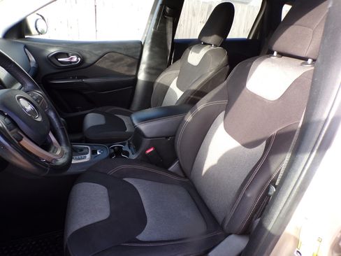 Used 2014 Jeep Cherokee Latitude image 7