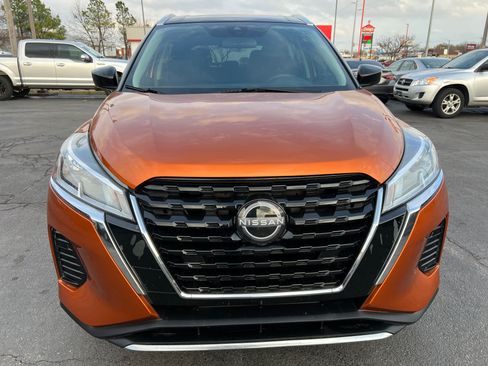 Used 2023 Nissan Kicks SV image 2