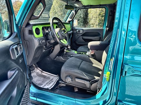 Used 2019 Jeep Wrangler Sport image 5