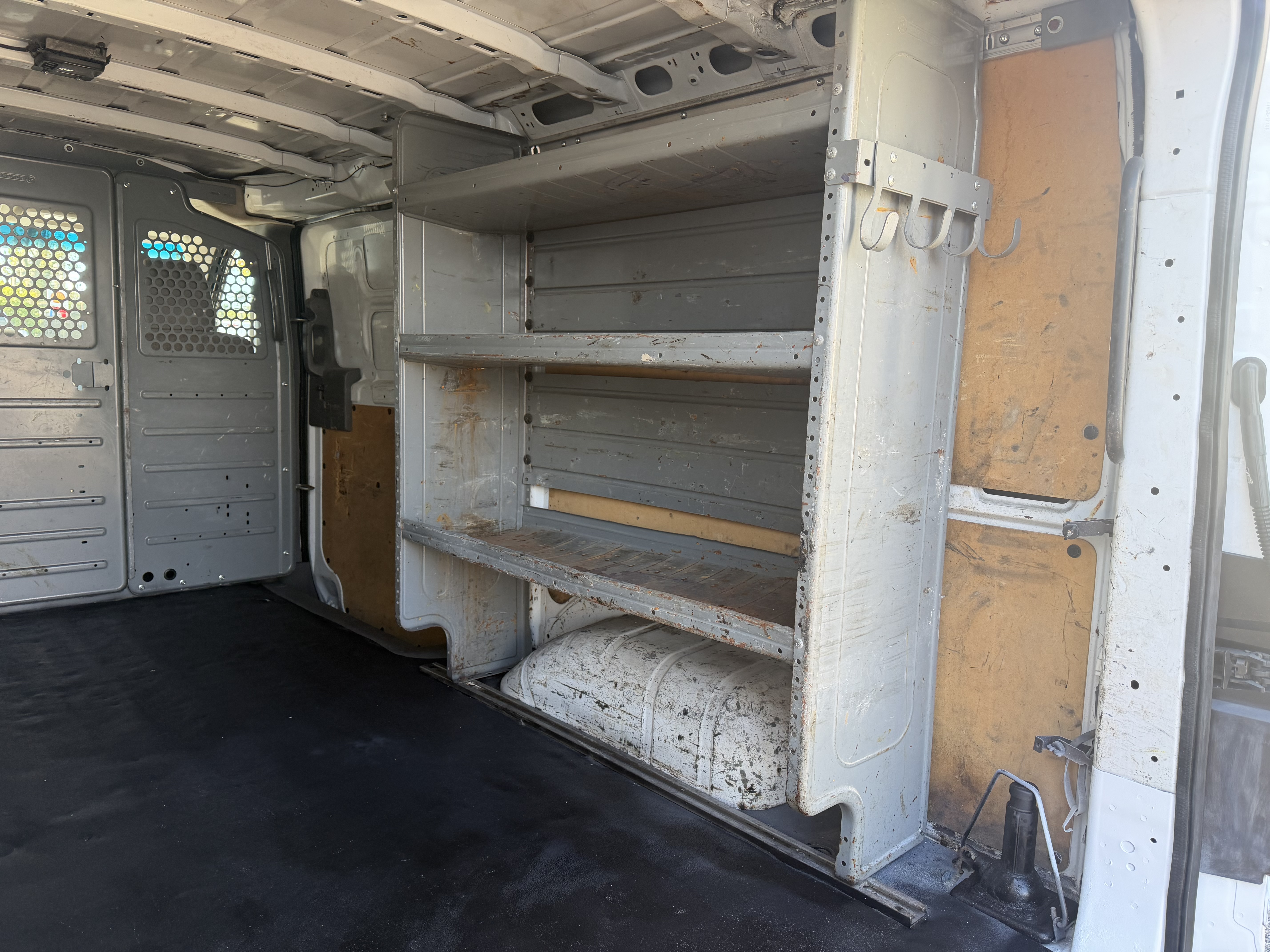 Used 2018 Nissan NV 3500 SV RWD image 9