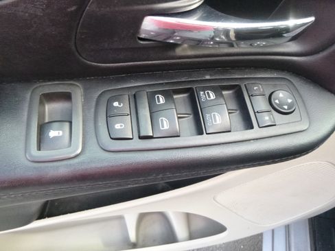 Used 2015 Dodge Grand Caravan SXT image 12