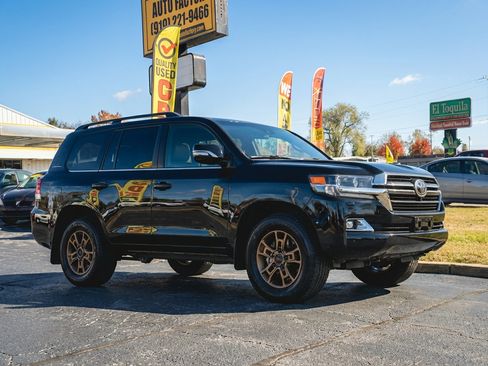 Used 2021 Toyota Land Cruiser image 1