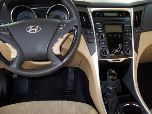 Used 2012 Hyundai Sonata GLS FWD Sedan 2.4L 4-Cyl image 10