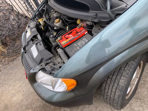 Used 2002 Dodge Caravan SE FWD image 5